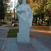 Памятник генералу Наумову