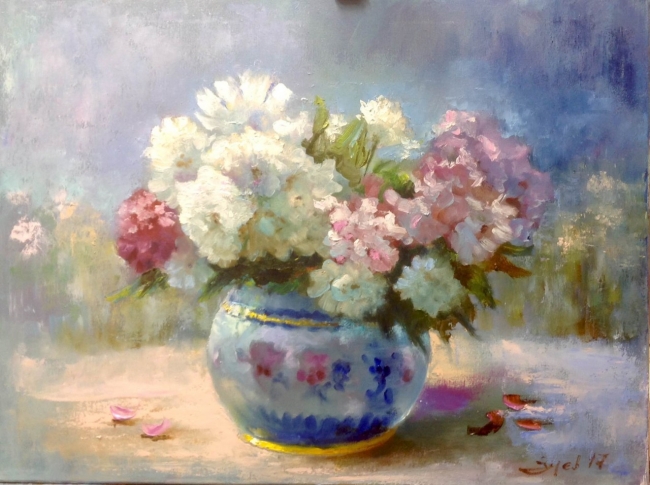цветы в голубой вазе