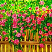Кусты диких роз на заборе