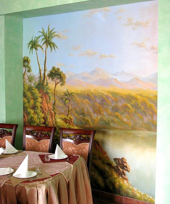 Экзотический пейзаж с пальмами в интерьере ресторана