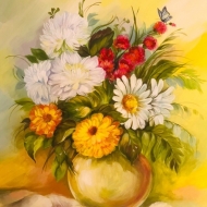 Желтый натюрморт с цветами