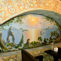 Морской пейзаж с чайками на стене интерьера в кафе