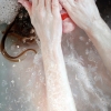 Монкс Алисса (Alyssa Monks): Фотореализм тела и воды