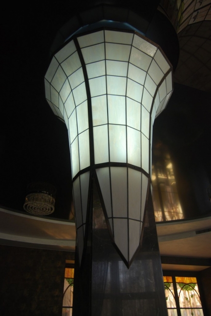 Витражный светильник на колонне