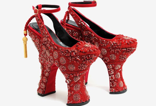 extraordinary-women-shoes-13.jpg