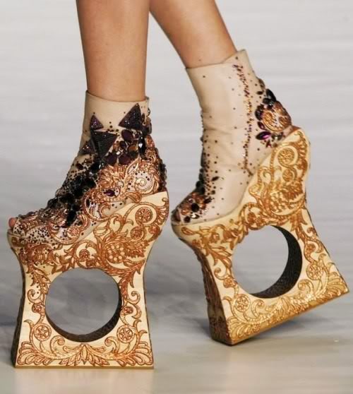 extraordinary-women-shoes-3.jpg