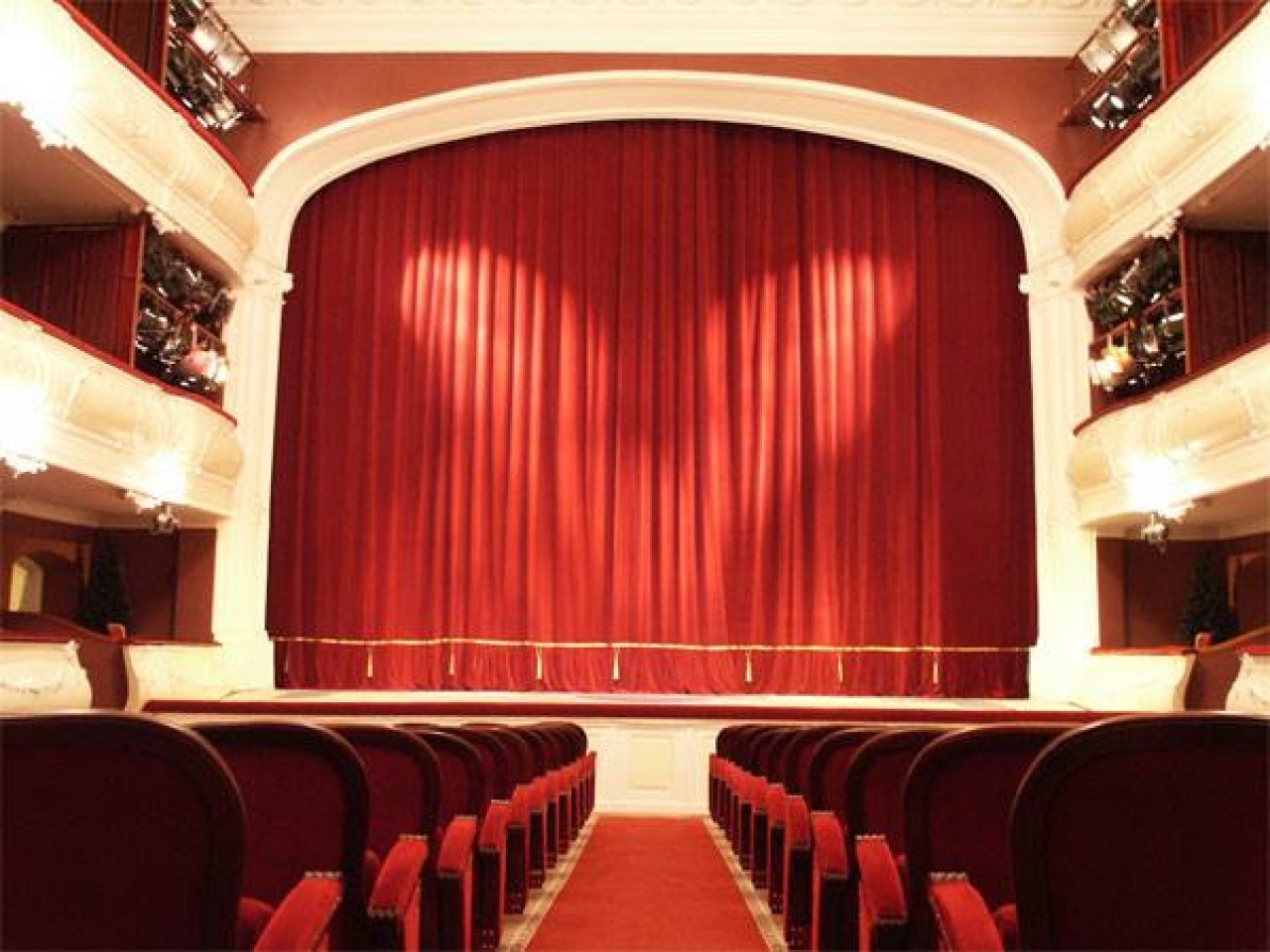 Театр имени Чехова Таганрог зал