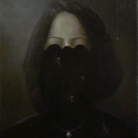 Девушка с жемчужным кулоном