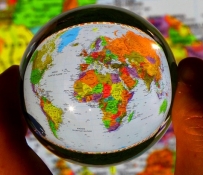 Стравер Кис (Kees Straver): Весь мир в хрустальном шаре